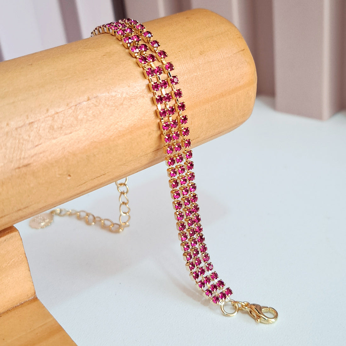 Pulseira dourada tripla strass rosa pink