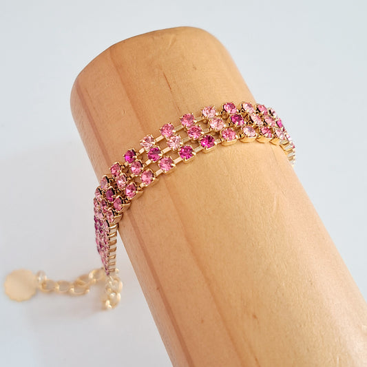 Pulseira dourada tripla strass tons de rosa